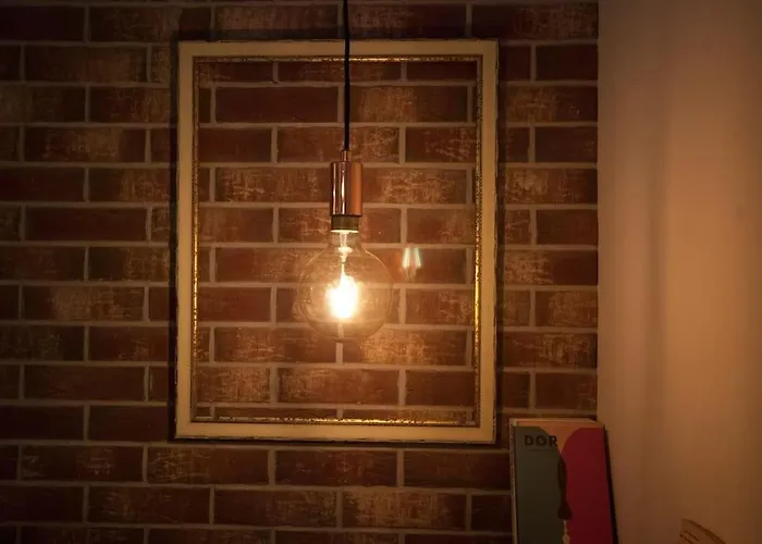 Retro Midtown Apartment